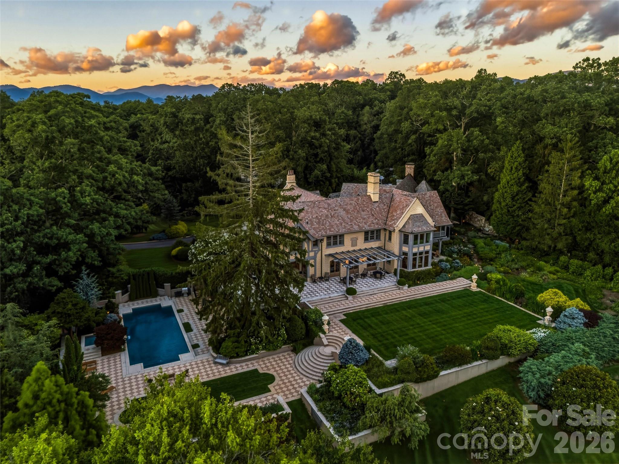 7 Stuyvesant Road Biltmore Forest, NC 28803 - Photo 3 of 48