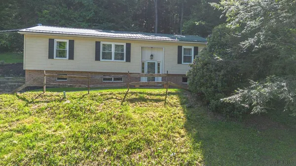 $193,900 | 1422 Saylor School Road, Boswell, PA 15531