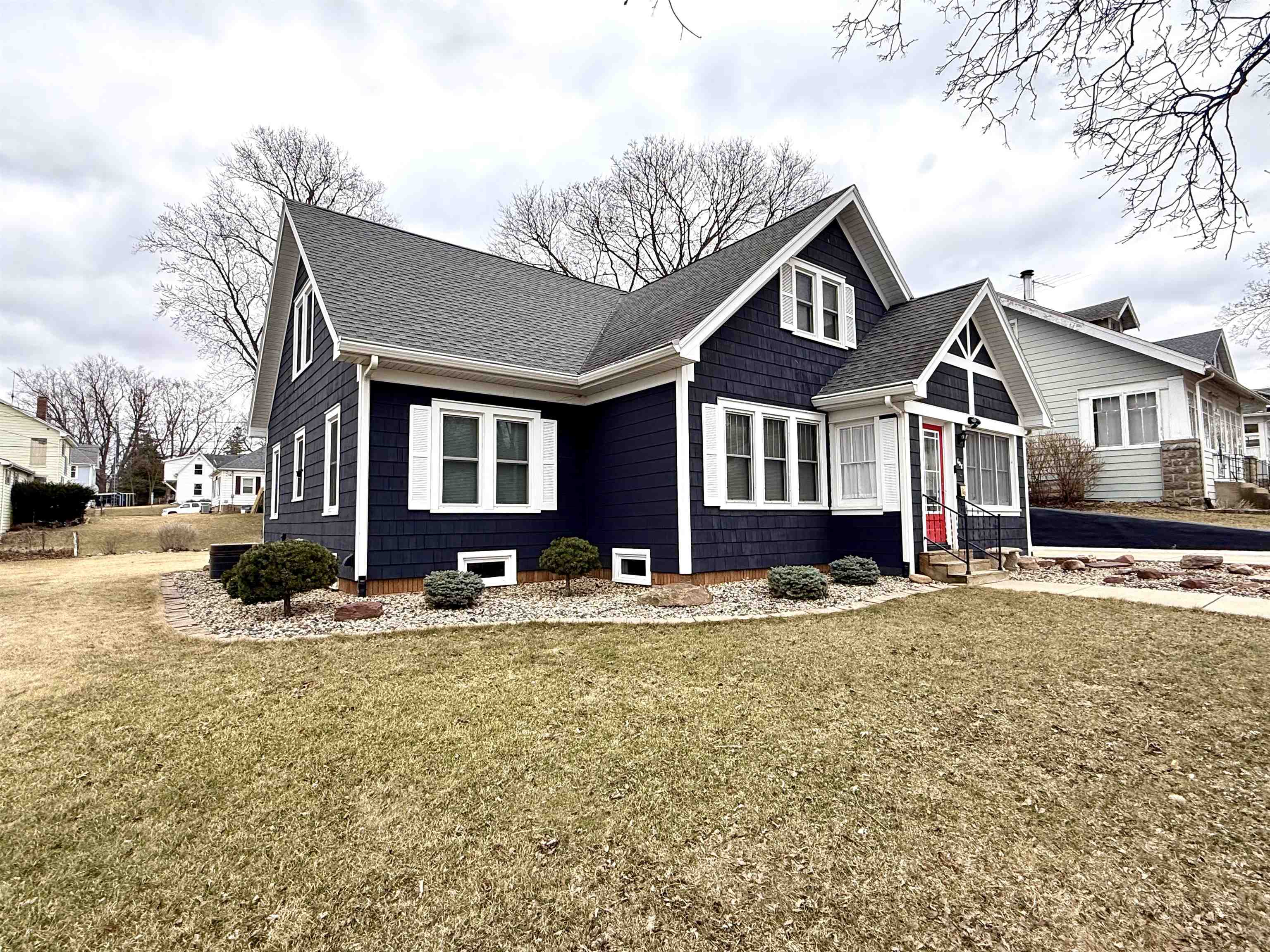 608 19th Avenue Monroe, WI 53566 - Photo 2 of 33