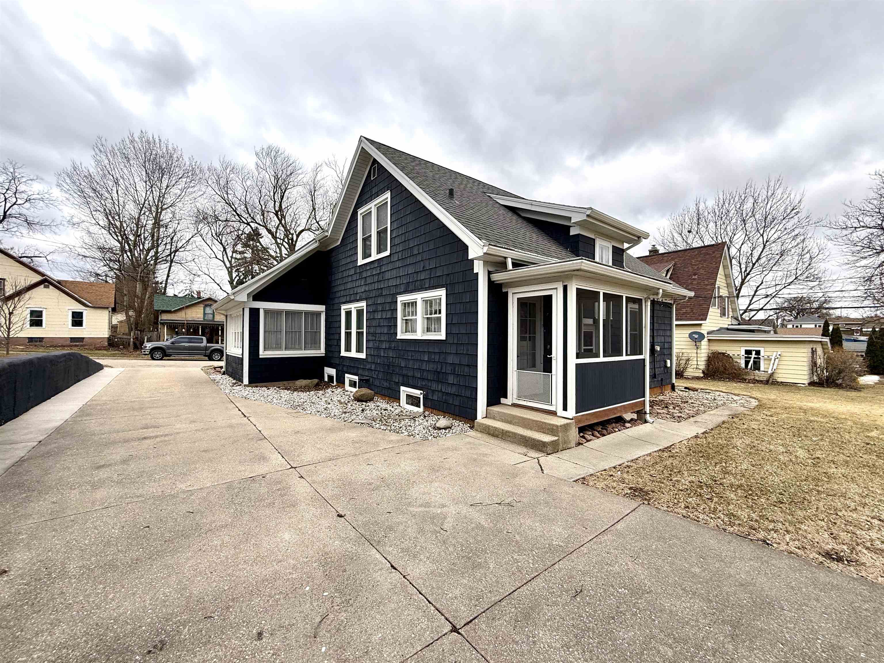 608 19th Avenue Monroe, WI 53566 - Photo 4 of 33