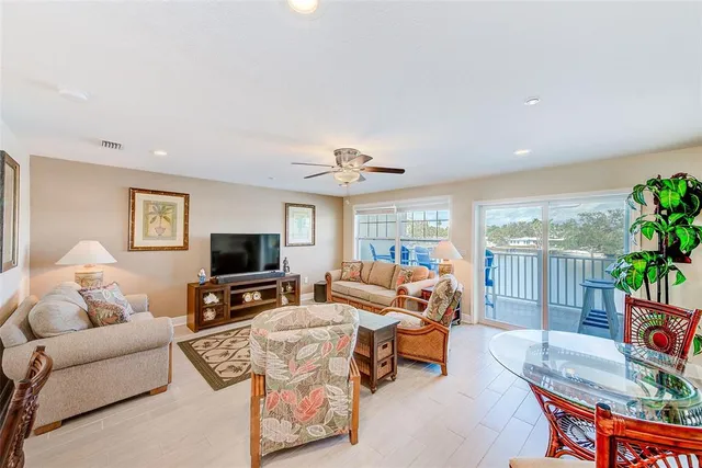 $1,200,000 | 100 Windrush Boulevard, Unit 2, Indian Rocks Beach, FL 33785