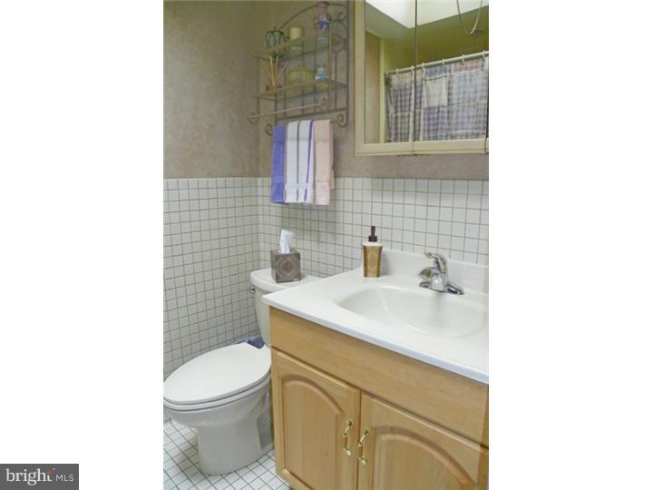 3400 Lester Road Philadelphia, PA 19154 - Photo 20 of 25 Bathroom