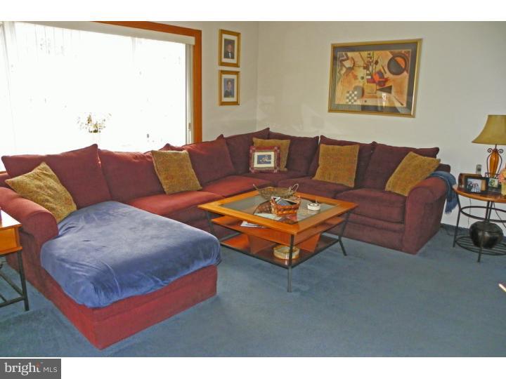 3400 Lester Road Philadelphia, PA 19154 - Photo 10 of 25 Living Room