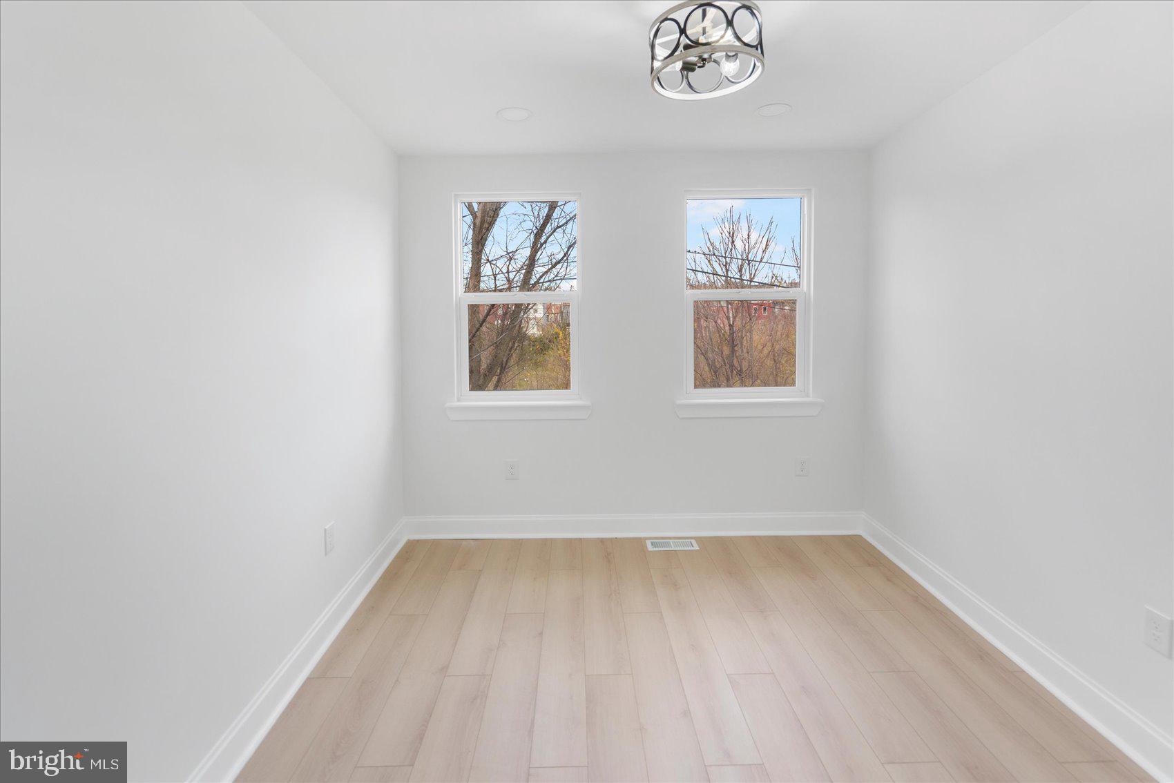 2422 East Biddle Street Baltimore, MD 21213 - Photo 18 of 27 an empty room with windows