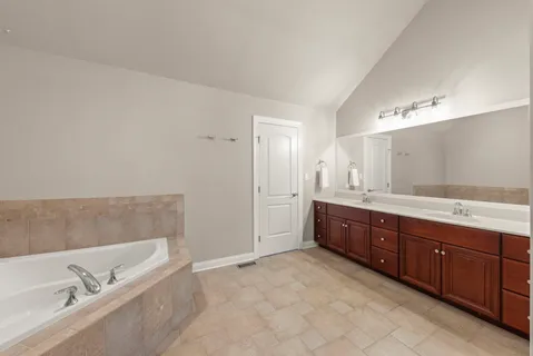 $685,000 | 26407 Silverleaf Drive, Plainfield, IL 60585