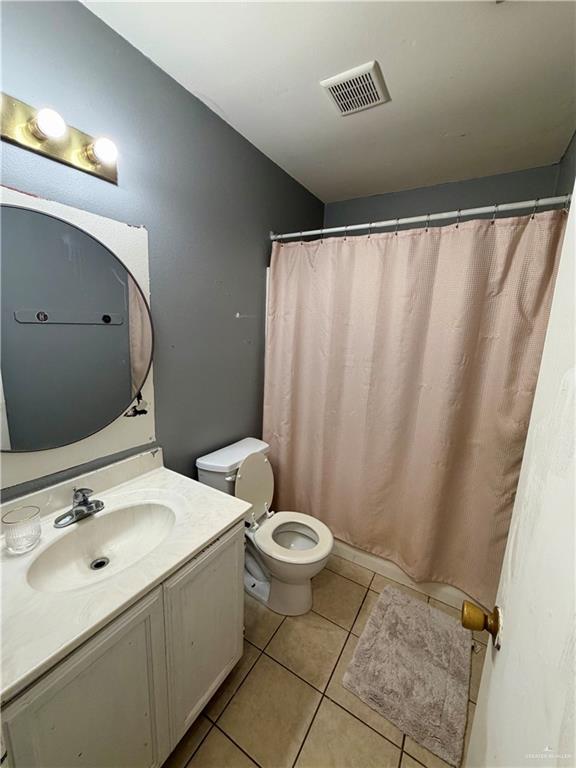 434 Serg Loop Alamo, TX 78516 - Photo 9 of 17 a bathroom with a sink and a mirror