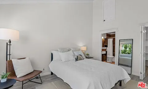 $725,000 | 11930 Avon Way, Unit 207, Los Angeles, CA 90066