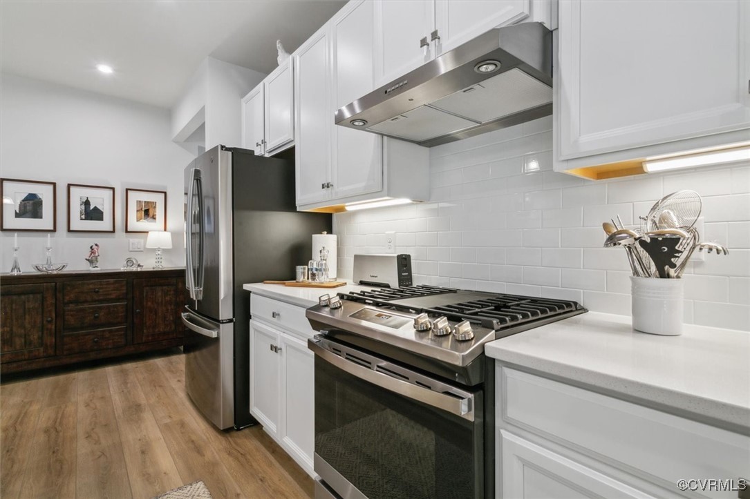 115 Apprentice Landing Williamsburg, VA 23185 - Photo 20 of 49 a kitchen with stainless steel appliances a stove a sink and cabinets