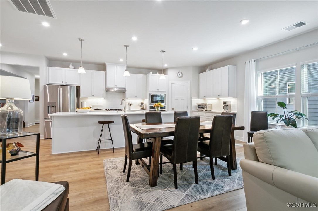 115 Apprentice Landing Williamsburg, VA 23185 - Photo 24 of 49 a living room with stainless steel appliances kitchen island granite countertop furniture a dining table and chairs