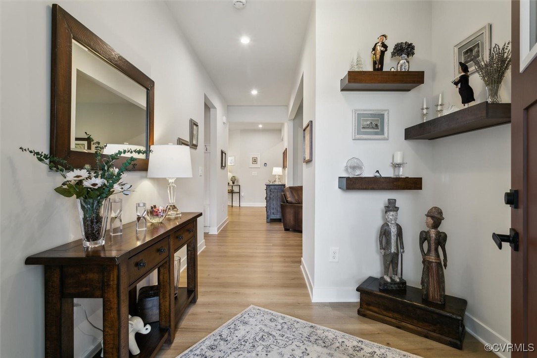 115 Apprentice Landing Williamsburg, VA 23185 - Photo 10 of 49 a living room with furniture and a mirror