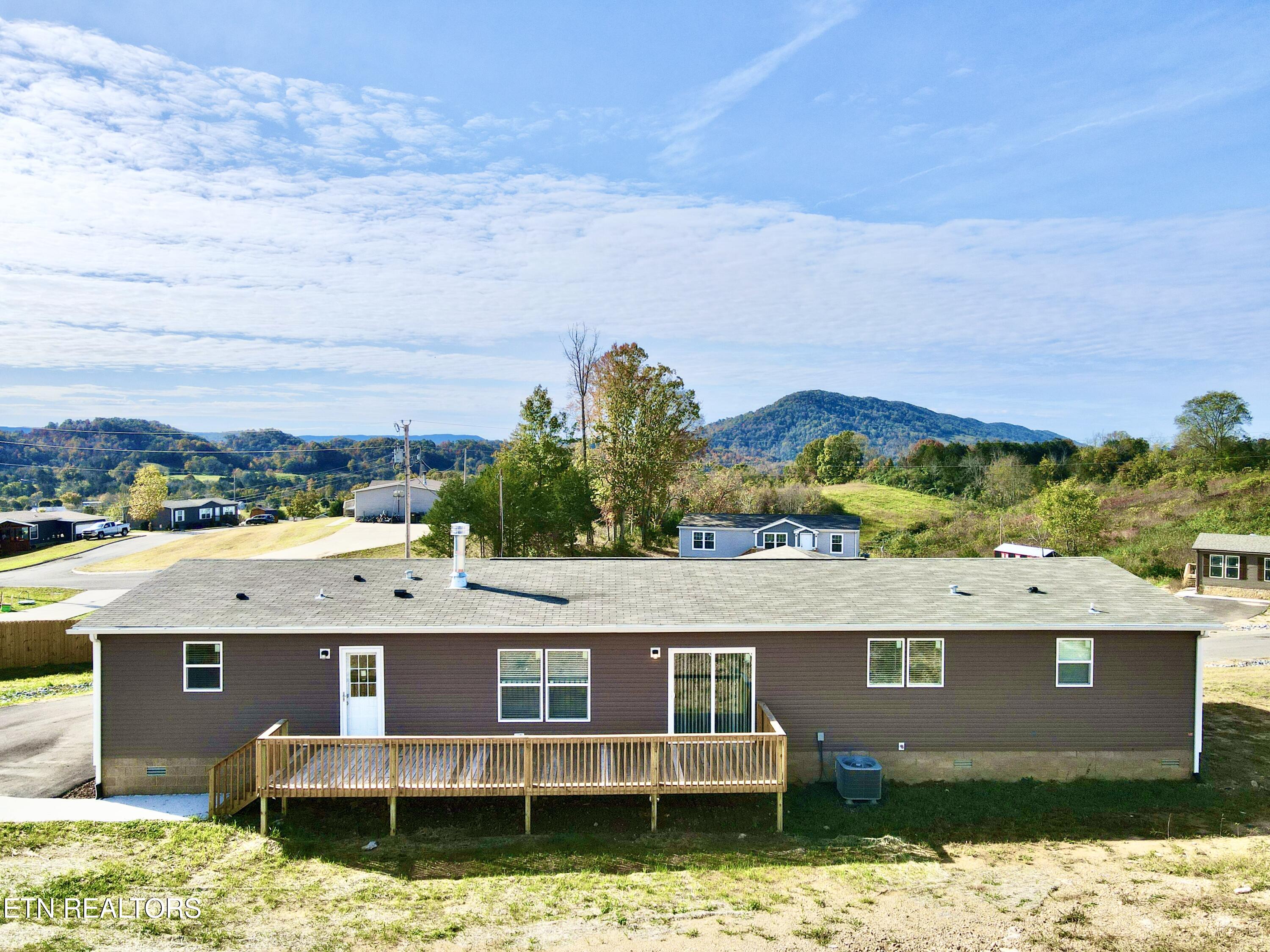 320 Perkey Way Tazewell, TN 37879 - Photo 2 of 19 dji_fly_20251025_105856_330_176140453953