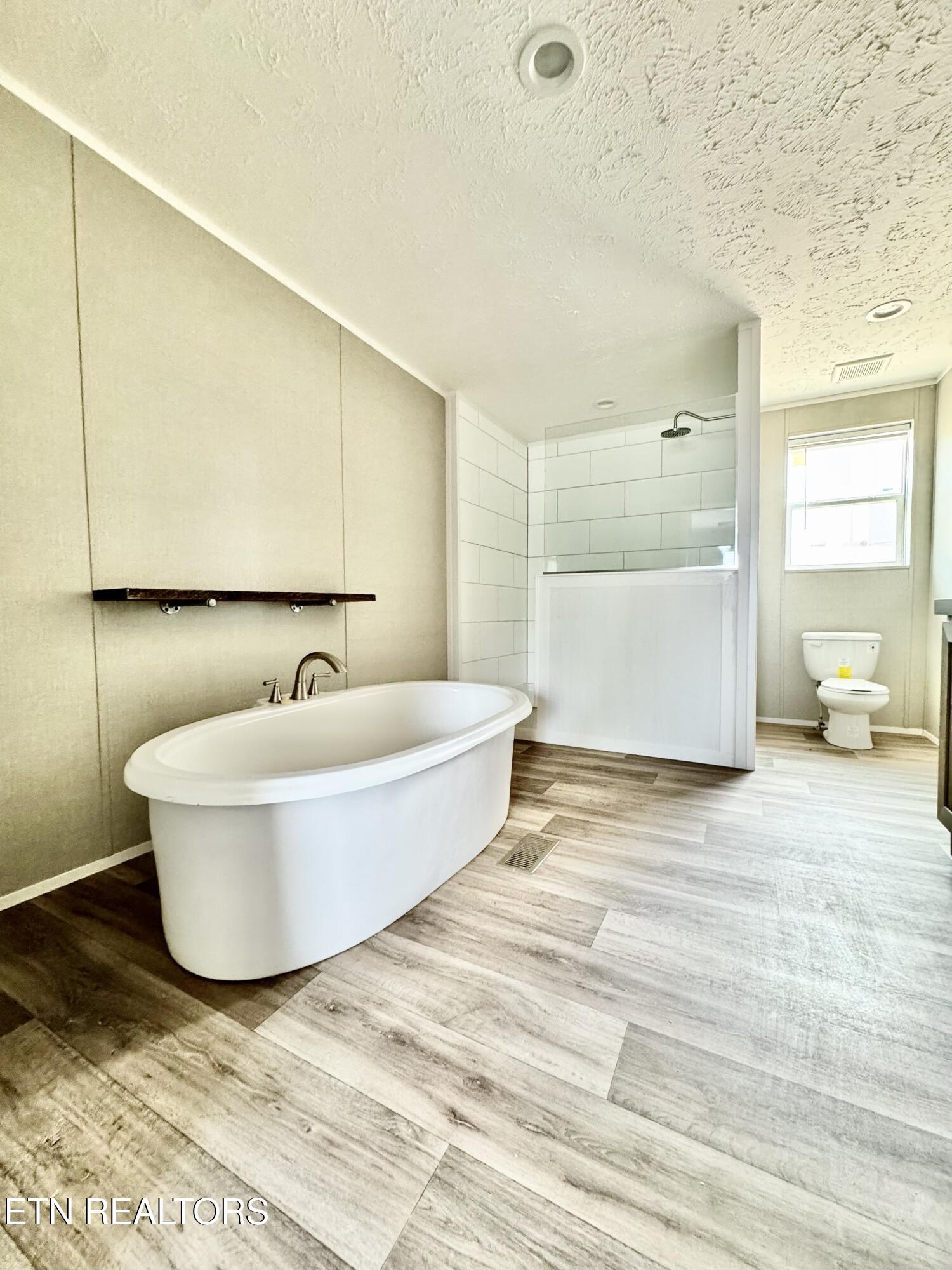 320 Perkey Way Tazewell, TN 37879 - Photo 8 of 19 Owner suite