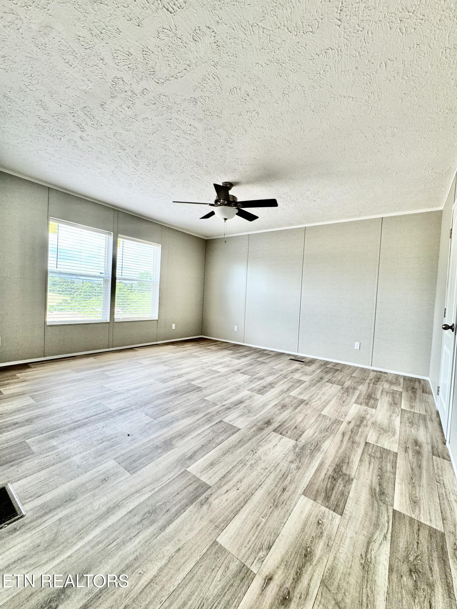 320 Perkey Way Tazewell, TN 37879 - Photo 9 of 19 Owner suite