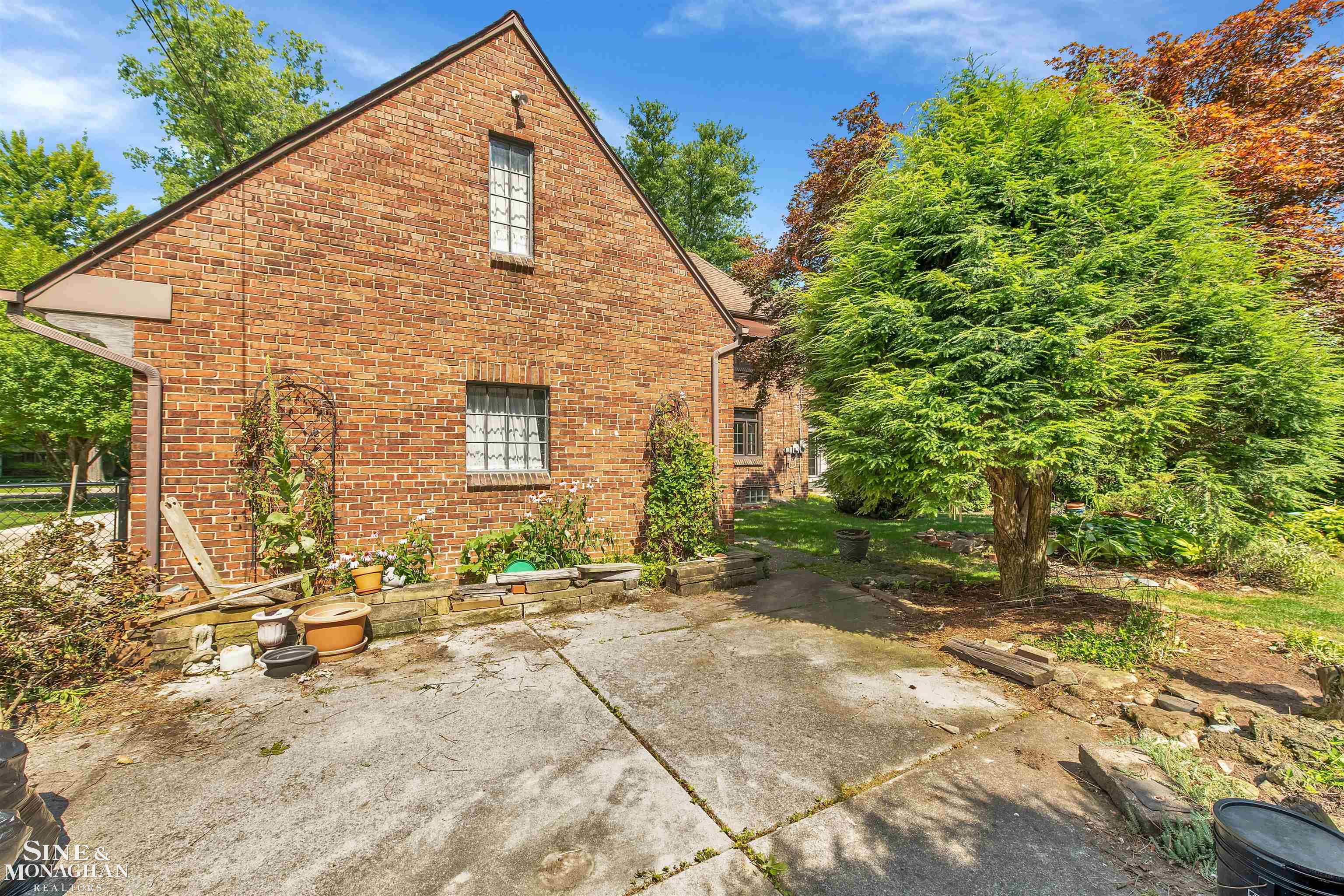 829 Trombley Road Grosse Pointe, MI 48230 - Photo 36 of 45 50149596-1b09d238-0e90-4668-a3e2-01ee817167f0.JPG