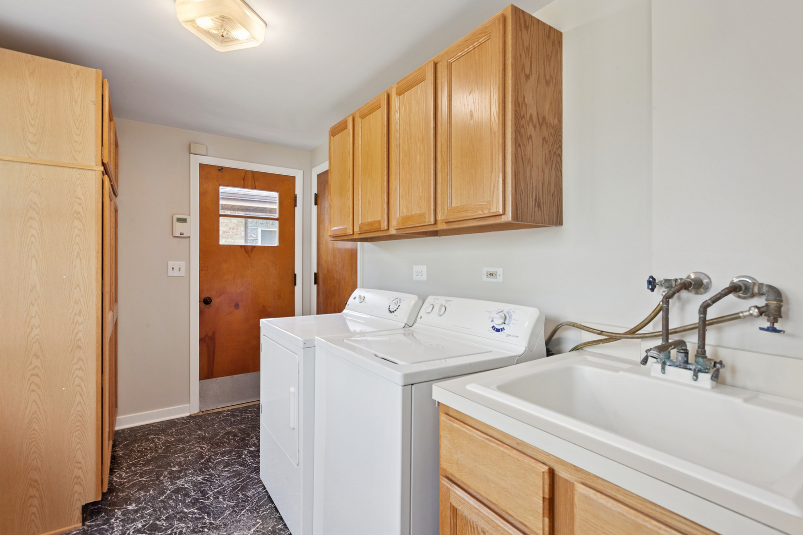 270 Hawthorne Boulevard Glen Ellyn, IL 60137 - Photo 14 of 34 a utility room with dryer and washer