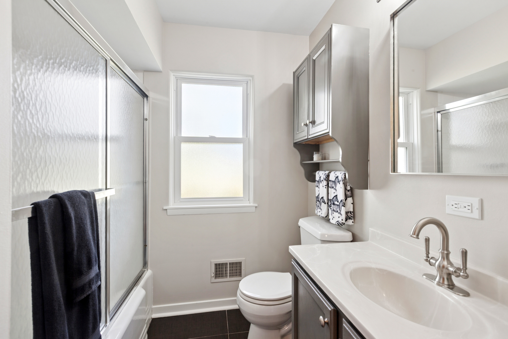 270 Hawthorne Boulevard Glen Ellyn, IL 60137 - Photo 17 of 34 a bathroom with a sink toilet and mirror