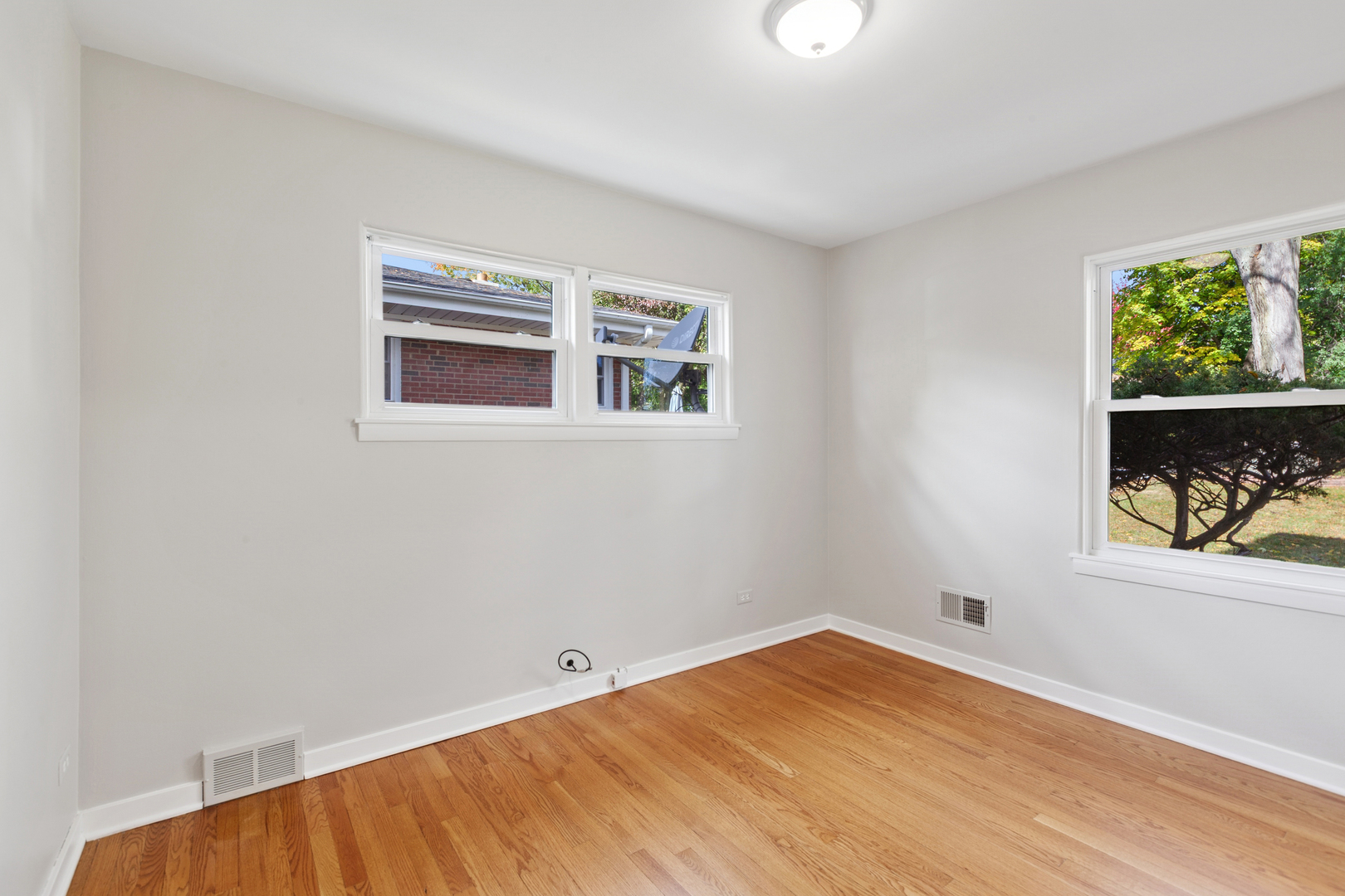 270 Hawthorne Boulevard Glen Ellyn, IL 60137 - Photo 18 of 34 a view of a room with window