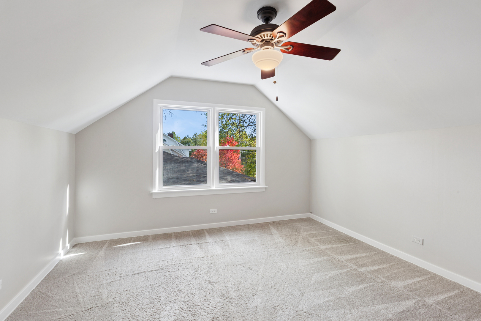 270 Hawthorne Boulevard Glen Ellyn, IL 60137 - Photo 20 of 34 an empty room with windows and fan