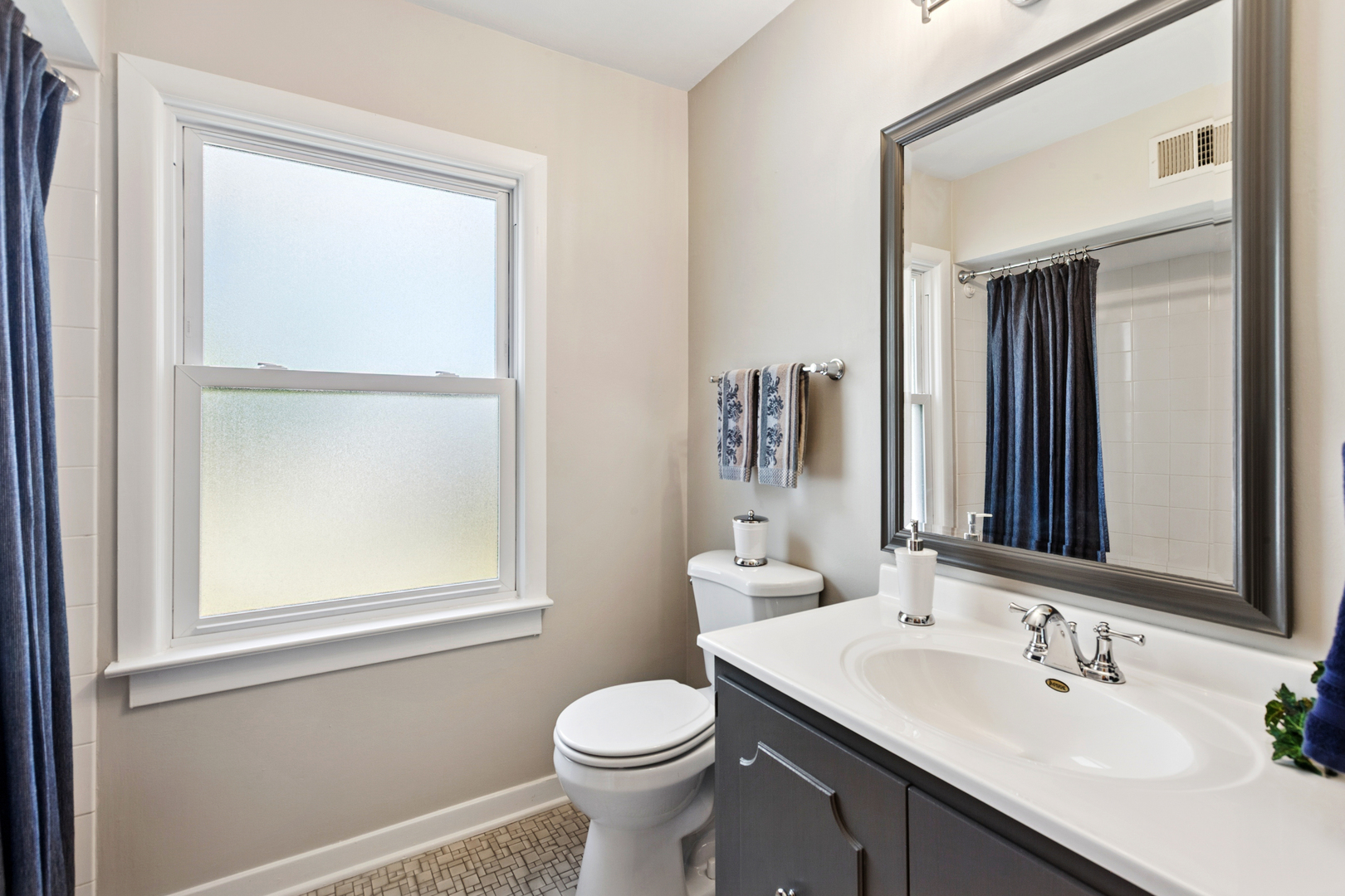 270 Hawthorne Boulevard Glen Ellyn, IL 60137 - Photo 21 of 34 a bathroom with a sink a toilet and mirror