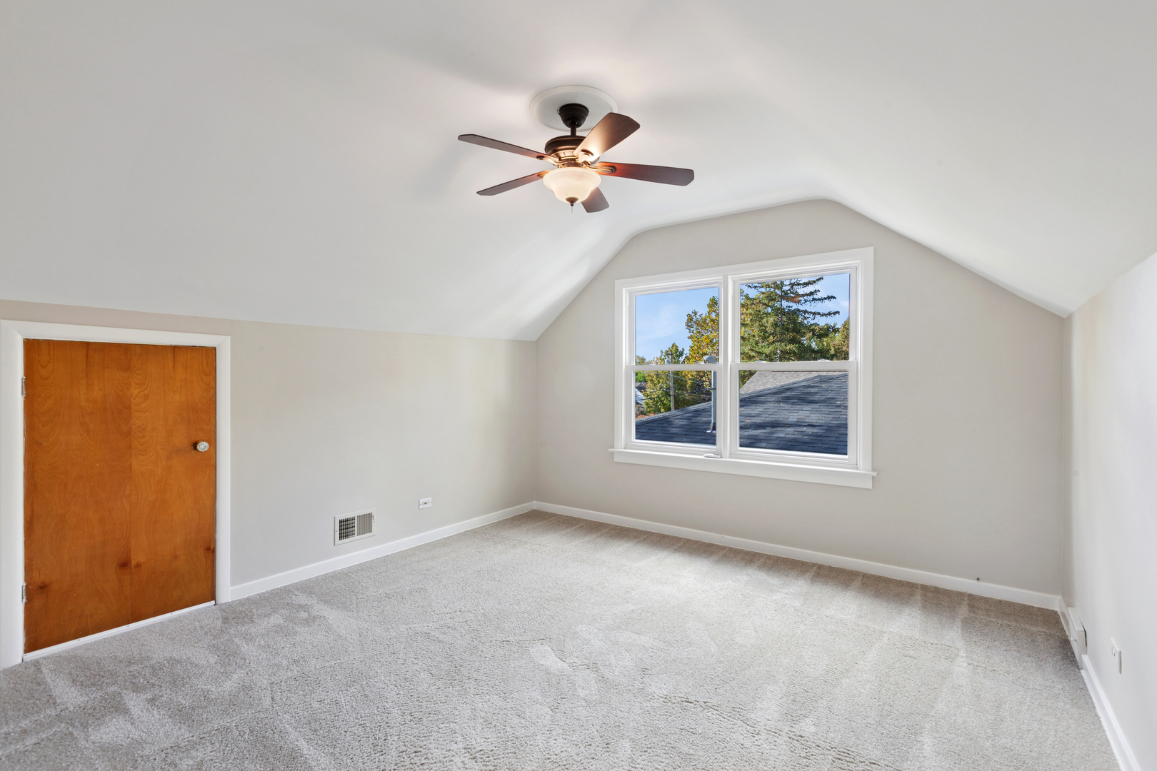 270 Hawthorne Boulevard Glen Ellyn, IL 60137 - Photo 22 of 34 a view of a livingroom with a ceiling fan and window