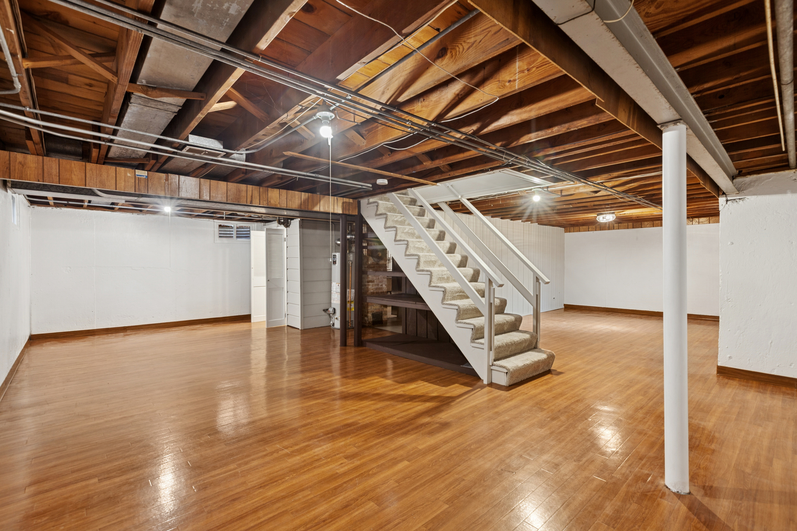 270 Hawthorne Boulevard Glen Ellyn, IL 60137 - Photo 26 of 34 a view of an empty room with wooden floor