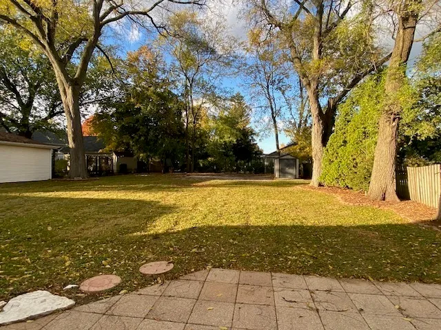 $559,900 | 270 Hawthorne Boulevard, Glen Ellyn, IL 60137