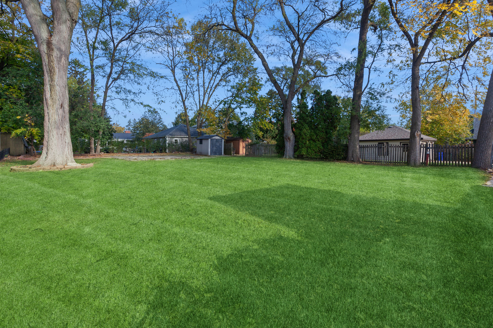 270 Hawthorne Boulevard Glen Ellyn, IL 60137 - Photo 30 of 34 a view of a trees with a yard