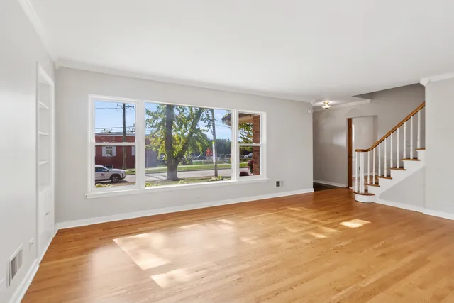 $559,900 | 270 Hawthorne Boulevard, Glen Ellyn, IL 60137