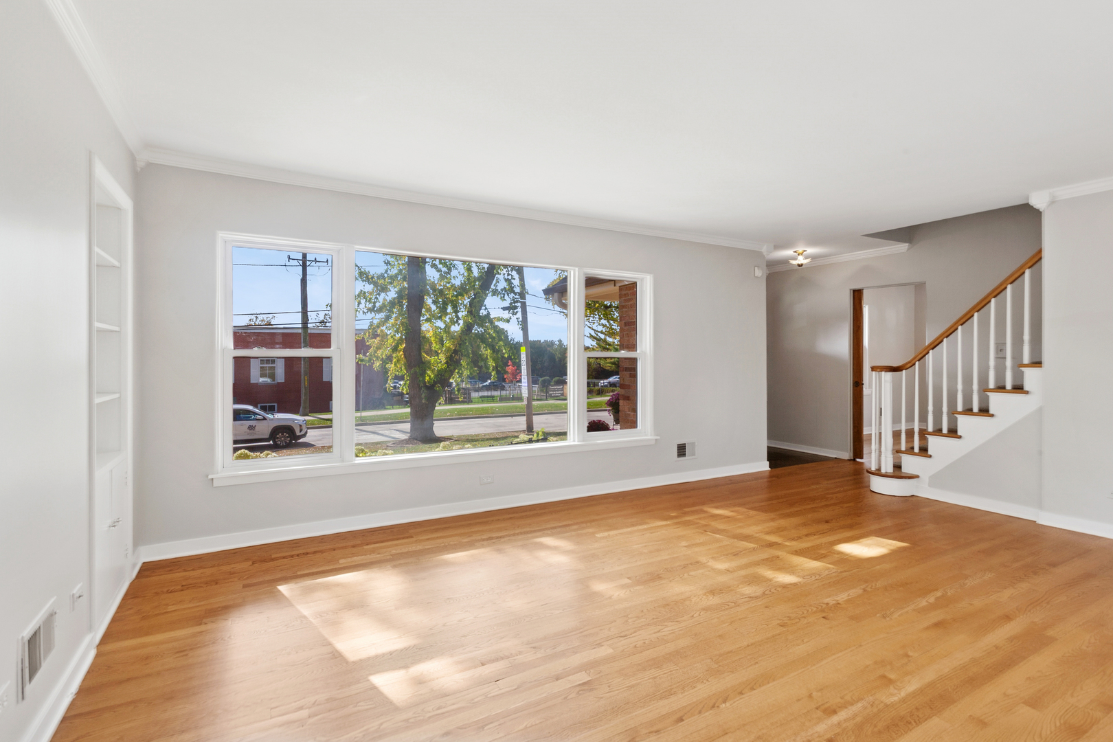 270 Hawthorne Boulevard Glen Ellyn, IL 60137 - Photo 5 of 34 a view of an empty room with a window