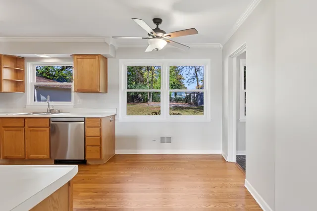 $559,900 | 270 Hawthorne Boulevard, Glen Ellyn, IL 60137