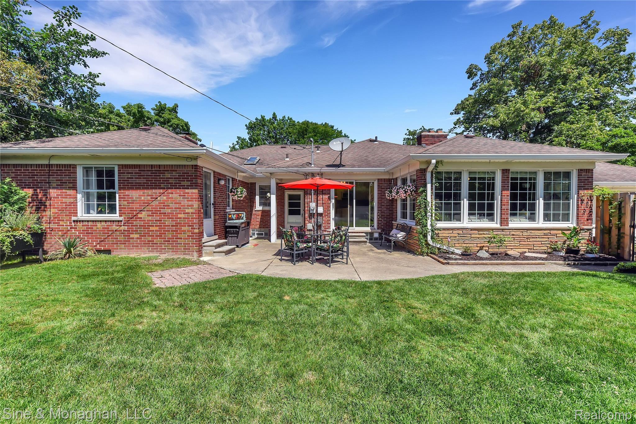 927 North Renaud Road Grosse Pointe, MI 48236 - Photo 28 of 36 927 Renaud - HD Drone Photography-9.jpg