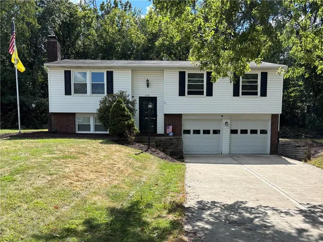 $349,899 | 476 Oaklawn Drive, Pittsburgh, PA 15241