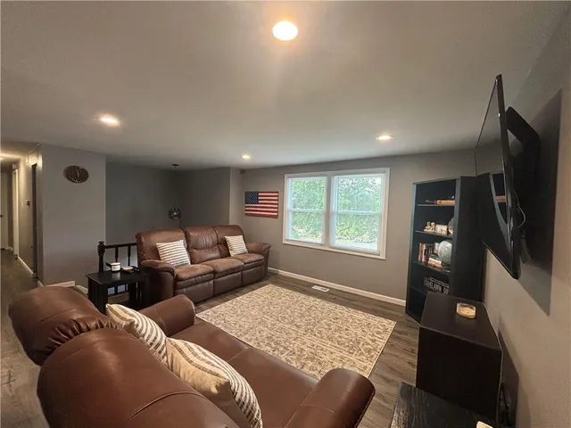 $349,899 | 476 Oaklawn Drive, Pittsburgh, PA 15241