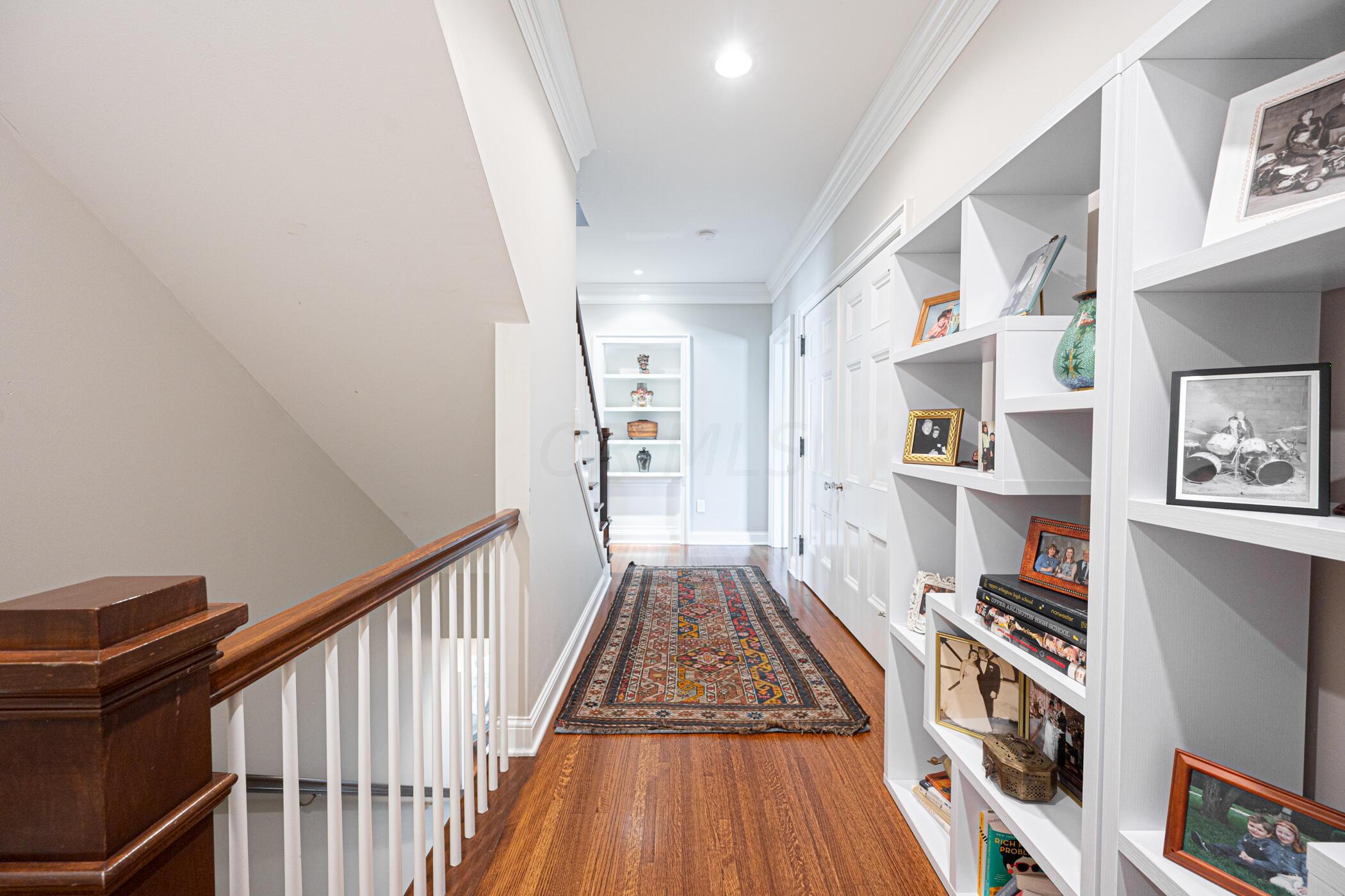 1558 Roxbury Road Columbus, OH 43212 - Photo 20 of 66 2nd Floor Hall