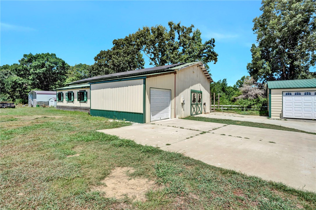 313 Henderson Road Gray Court, SC 29645 - Photo 11 of 48