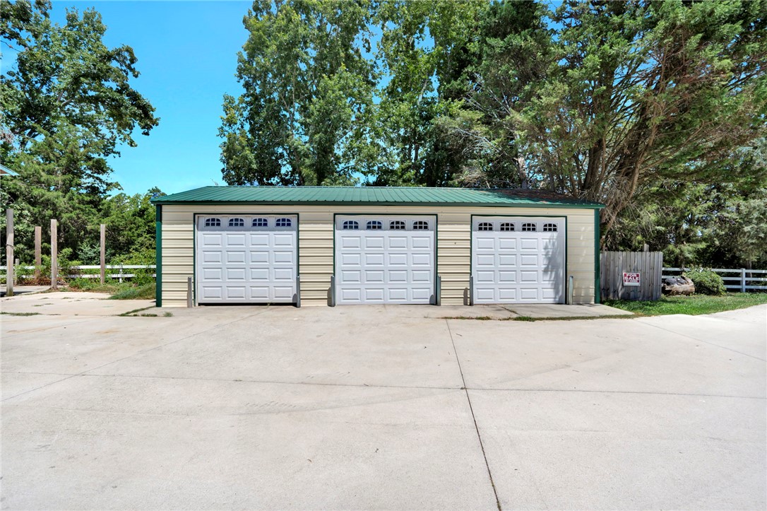 313 Henderson Road Gray Court, SC 29645 - Photo 12 of 48