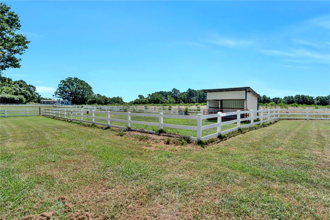 313 Henderson Road Gray Court, SC 29645 - Photo 14 of 48