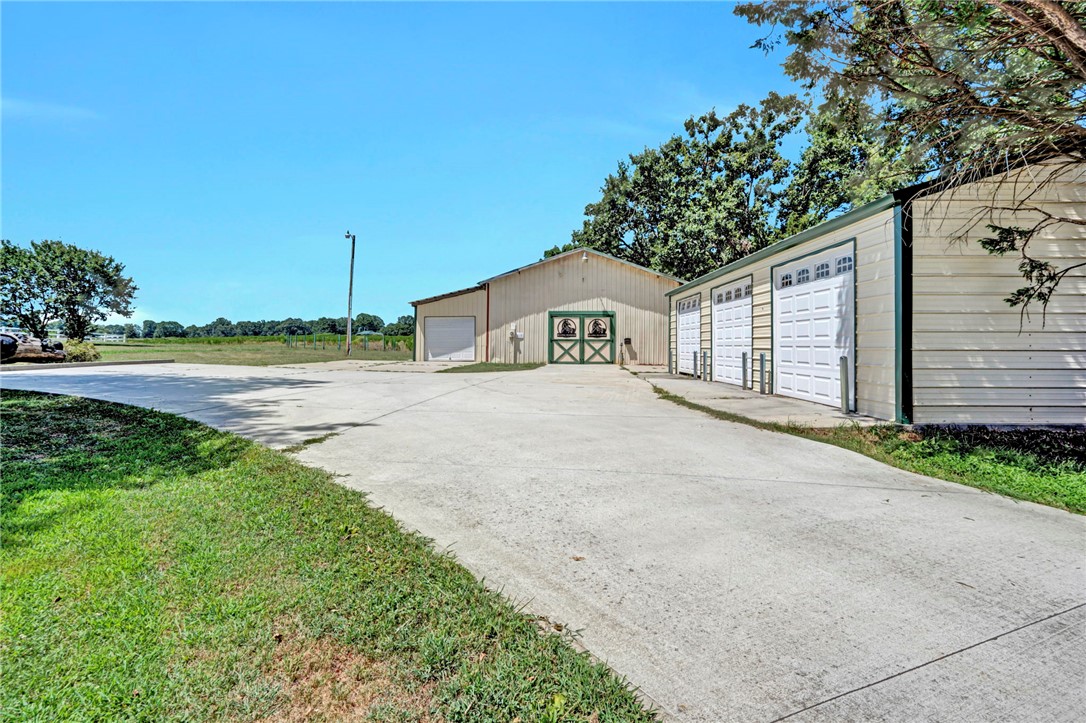 313 Henderson Road Gray Court, SC 29645 - Photo 16 of 48