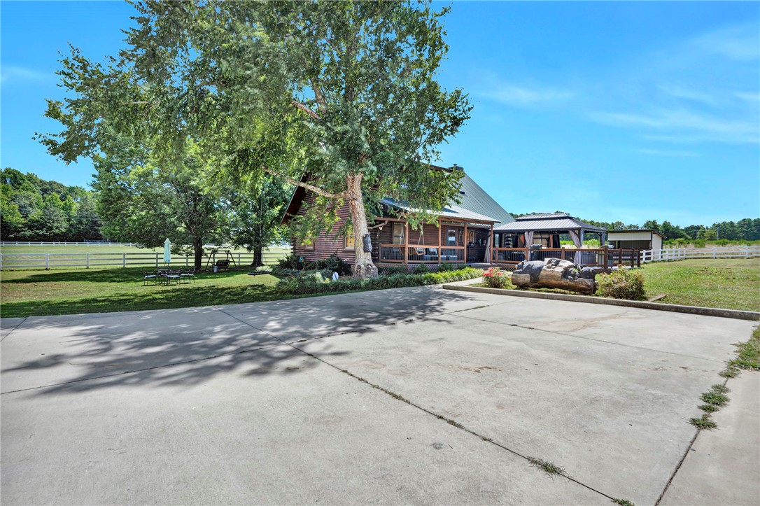 313 Henderson Road Gray Court, SC 29645 - Photo 5 of 48