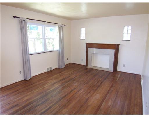 147 Inwood Road Pittsburgh, PA 15237 - Photo 6 of 18 Living Room.