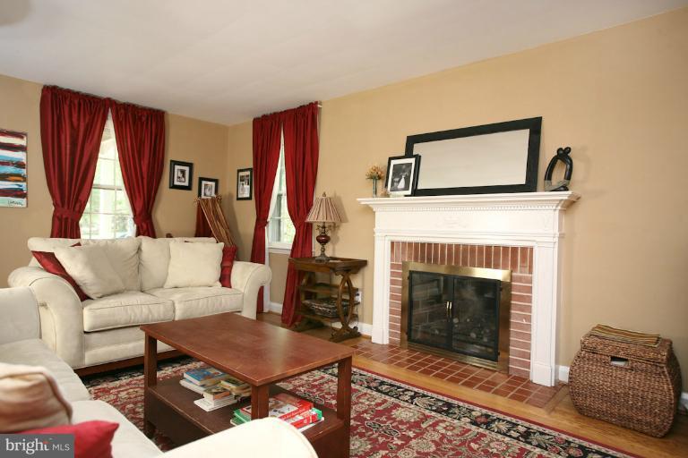 5505 Springlake Way Baltimore, MD 21212 - Photo 1 of 18 Living Room