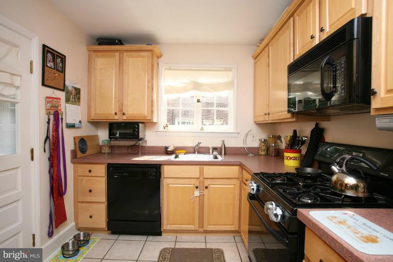 5505 Springlake Way Baltimore, MD 21212 - Photo 15 of 18 Kitchen