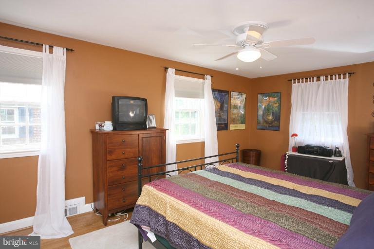 5505 Springlake Way Baltimore, MD 21212 - Photo 16 of 18 Bedroom (Master)