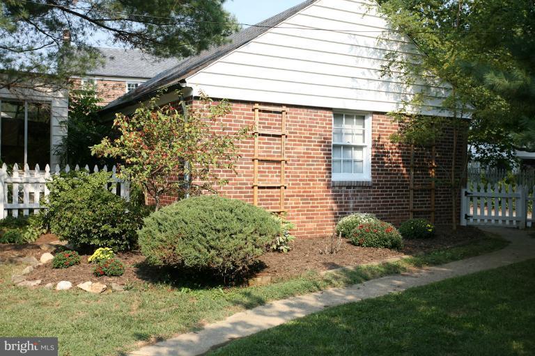 5505 Springlake Way Baltimore, MD 21212 - Photo 17 of 18 Garage