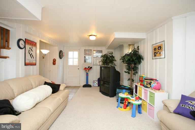 5505 Springlake Way Baltimore, MD 21212 - Photo 5 of 18 Family Room