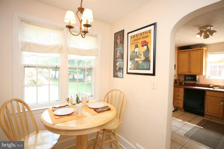 5505 Springlake Way Baltimore, MD 21212 - Photo 7 of 18 Breakfast nook