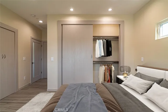 $12,600 | 18750 Collins Street, Tarzana, CA 91356