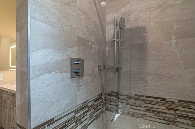 $12,600 | 18750 Collins Street, Tarzana, CA 91356