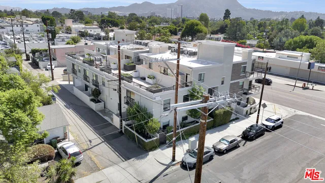 $9,800,000 | 10455 West Magnolia Boulevard, North Hollywood, CA 91601