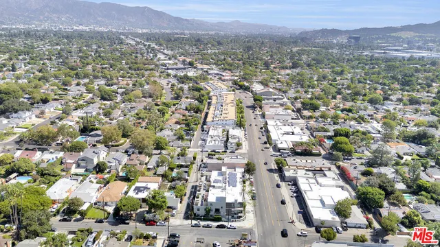 $9,800,000 | 10455 West Magnolia Boulevard, North Hollywood, CA 91601